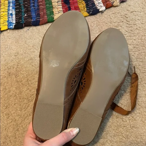 NWOT Steve Madden Women's 8 Brown Perforated Loafers/ Wingtips - Picture 3 of 3